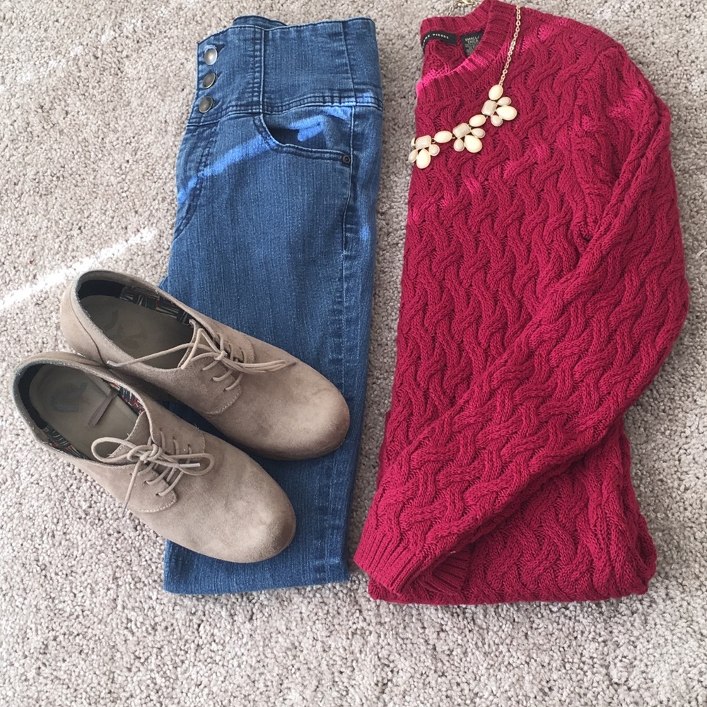 Burgundy Crew Neck Cable Knit Sweater Size S